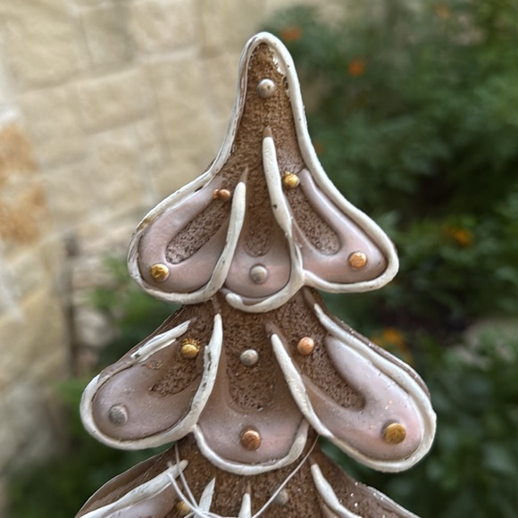 Sugarplum Dreams Gingerbread Tree w pink icing - Picture 3 of 3